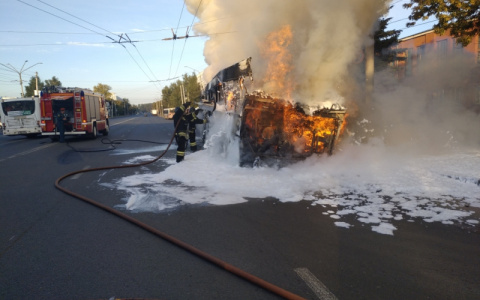 Говорит МЧС: как тушили полыхающий автобус в Добром