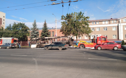 Горожане бурно обсуждают ЧП с автобусом