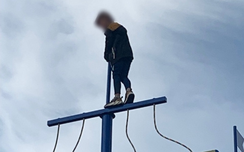 Владимирцы в шоке: 11-летний ребенок залез на высоту трехэтажного дома