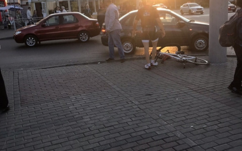 Велосипедист, перелетевший через автомобиль: "У меня ж соревнования через неделю"