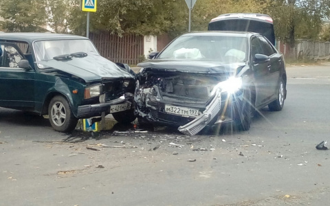 Смяты, как бумажные листы: один из перекрестков Коврова стал ареной для боев "автогладиаторов"