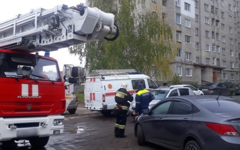 ЧП на Почаевской: «Мужчина висел на краю балкона»