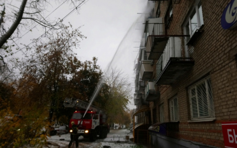 Во время пожара во владимирской пятиэтажке эвакуировали детей и взрослых