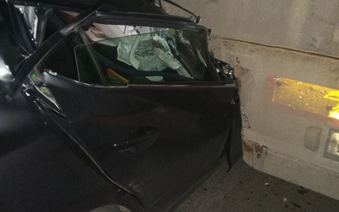 На Рокадке легковушка влетела под фуру