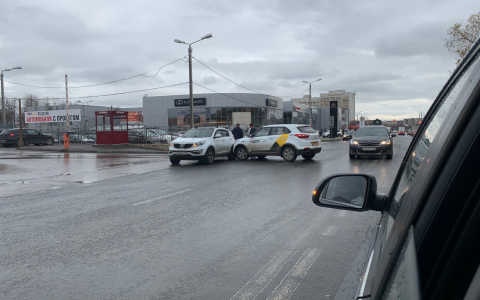 Во Владимире произошло ДТП с участием такси