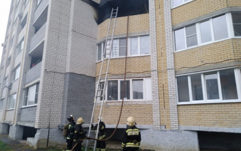 Во Владимире балкон загорелся из-за брошенного сверху окурка