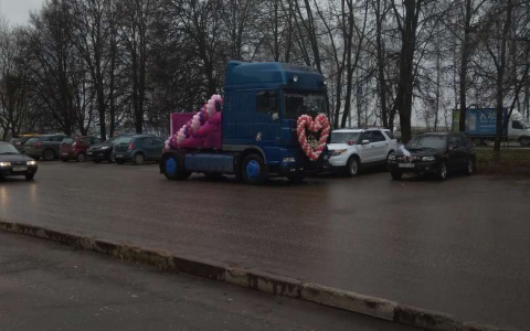 Владимирец приехал на свадьбу в кабине от фуры