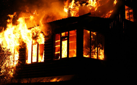 В Покрове эвакуировали подъезд из-за пожара