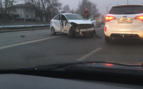 Сильный гололёд спровоцировал крупную аварию в центре города