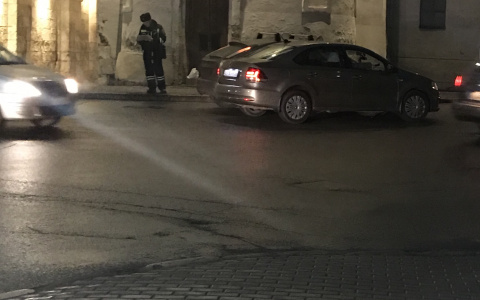 Авария у Золотых ворот: притерлись легковушки