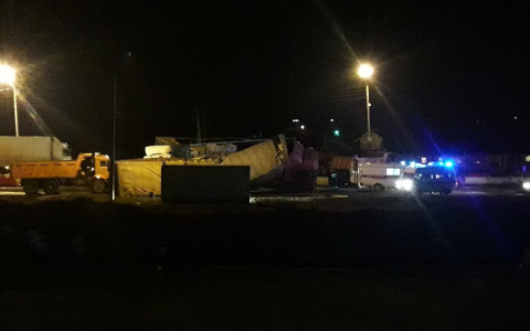 В Вязниках из-за жуткой аварии опрокинулась фура