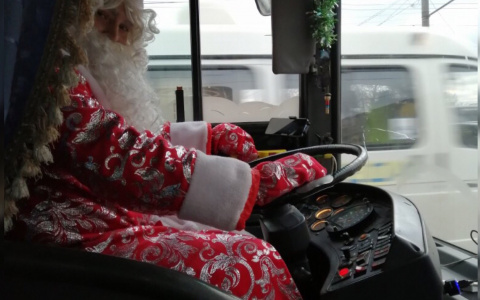 Во Владимире Дед Мороз пересел за руль общественного транспорта