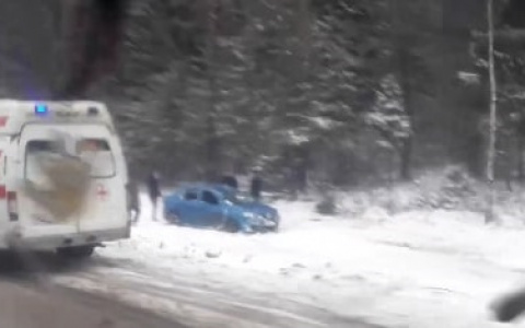 Автомобиль опрокинулся в кювет на Южной объездной