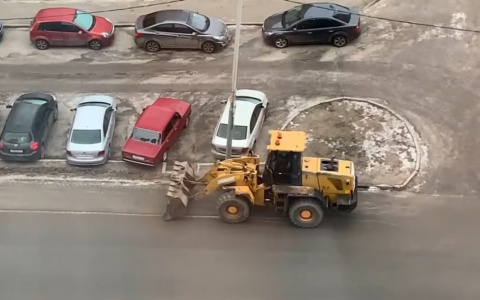 Во Владимире продолжают бороться с "невидимым" снегом