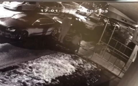 Выпала с шестого этажа: появилось видео несчастного случая во Владимире