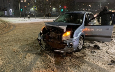 В ДТП с такси в Коврове пострадали два человека