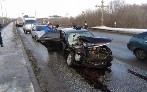 На мосту через Клязьму иномарка столкнулась с трактором