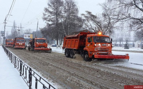 Более 50 единиц техники убирают заснеженные улицы Владимира