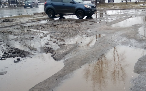 По Владимиру почти невозможно передвигаться из-за огромных луж