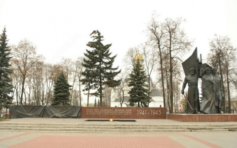 Утром на площади Победы погас Вечный огонь