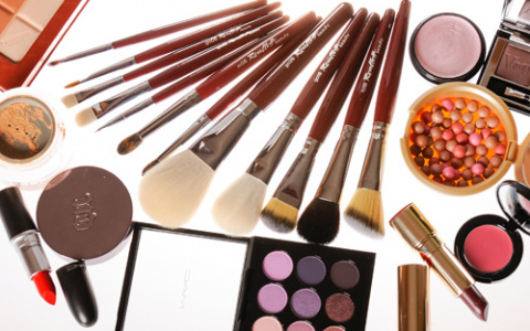 Тайные секреты макияжа: можно ли за час  измениться до неузнаваемости