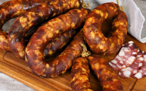 Во Владимирской области нашли почти 3 тонны “опасной” колбасы