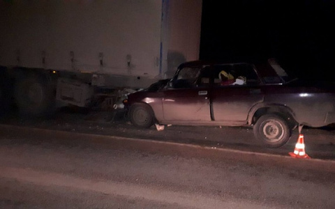 В Коврове легковушка на полной скорости влетела в фуру