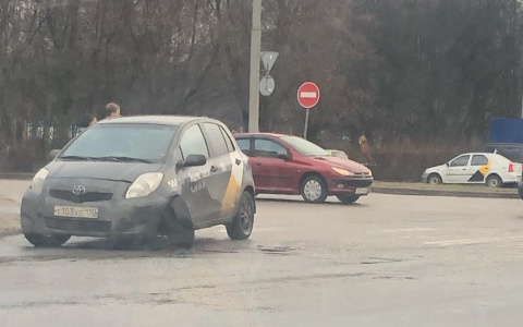 Владимирские автомобилисты становятся жертвами ям на дорогах