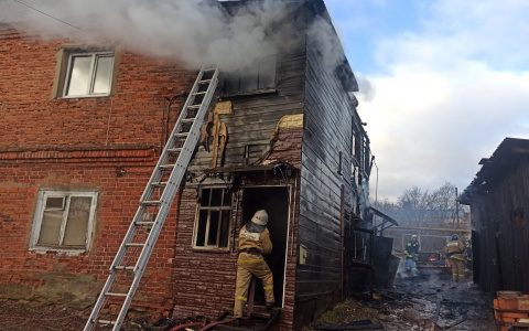 В Вязниковском районе огонь охватил двухэтажный жилой дом