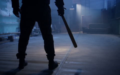 В Петушках подростки в масках и с битой ограбили местный бар