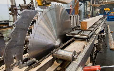 В Вязниках работница деревообрабатывающего предприятия осталась без руки