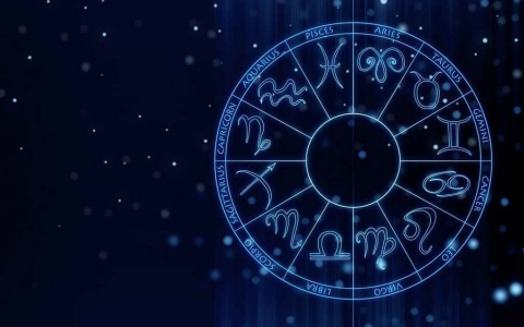 Гороскоп на 24 апреля: рыб ждут приключения, а близнецам лучше не пить алкоголь