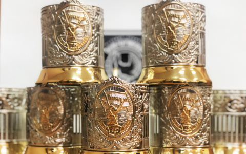 В области к 75-летию Победы выпустили тематические подстаканники