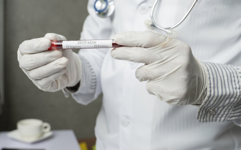 Врачи заметили связь между курением и коронавирусом