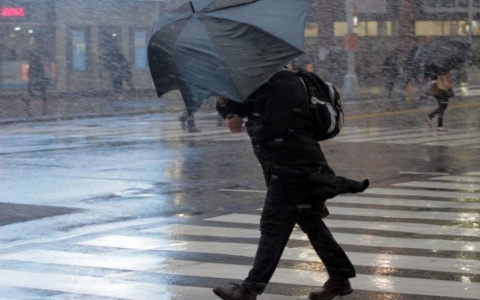 Владимирцев опять предупреждают о резком ухудшении погоды