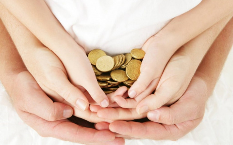 Все выплаты, которые положены семьям в период пандемии