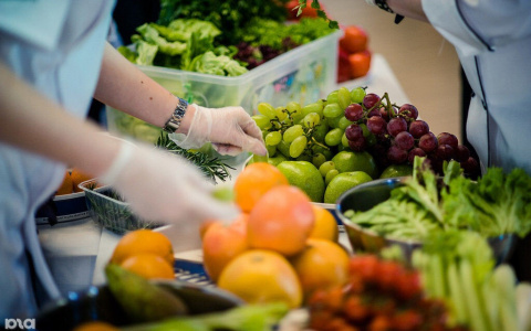 Врачи научили правильно обрабатывать продукты от коронавируса