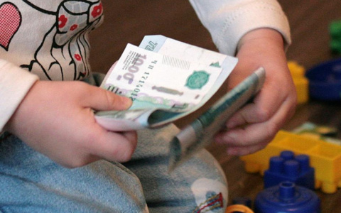 Уже сегодня можно оформить "путинские" 10 тысяч рублей на каждого ребенка