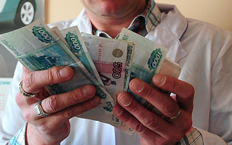 В 35 больницах Владимирской области выявили нарушения с выплатами медикам