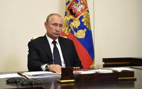 Владимир Путин объяснил причину проблем с выплатами медикам