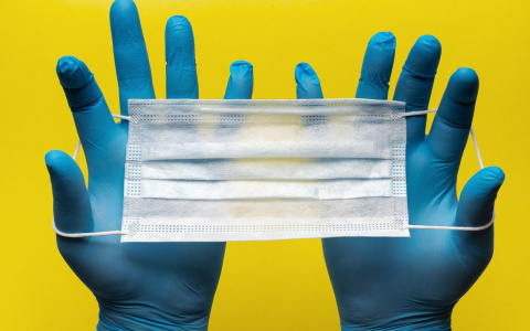 Вместо пособий депутаты призвали раздавать бесплатно маски и перчатки