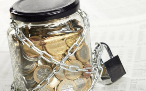 Долги россиян могут "заморозить" на полгода