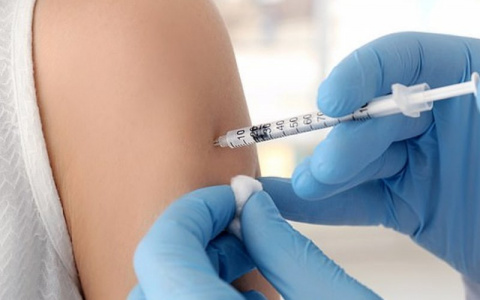 Российскую вакцину от коронавируса испытали на людях