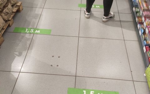 Во Владимире мужчина намеренно обкашлял двух женщин на кассе