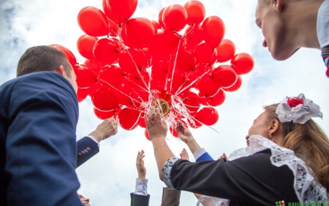 Владимирские знаменитости показали, как отпраздновали свой последний звонок