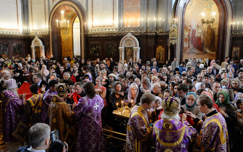 Роспотребнадзор разрешил пускать в храмы после пандемии до 10 человек