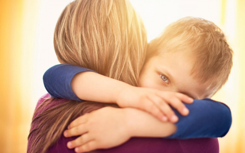 Мы запускаем детский фотоконкурс «Мамины объятия»!