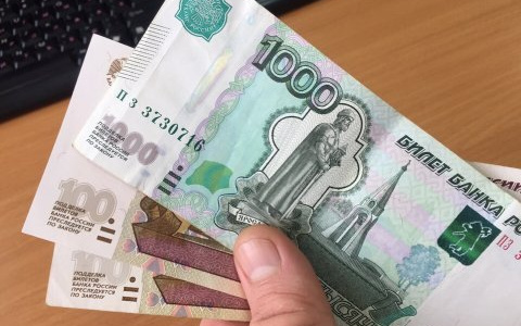 Кому из россиян положена выплата в 1200 рублей