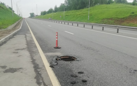 Во Владимире посреди дорожного полотна на трассе M7 поставили столбик