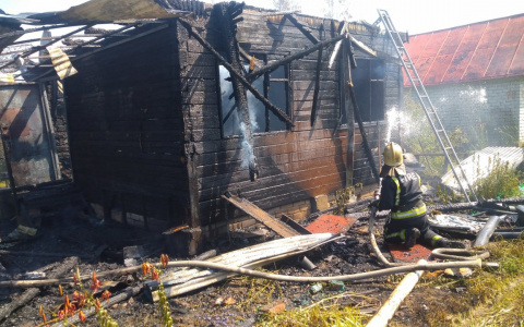 Во Владимирской области менявший газовый баллон дачник чуть не сгорел